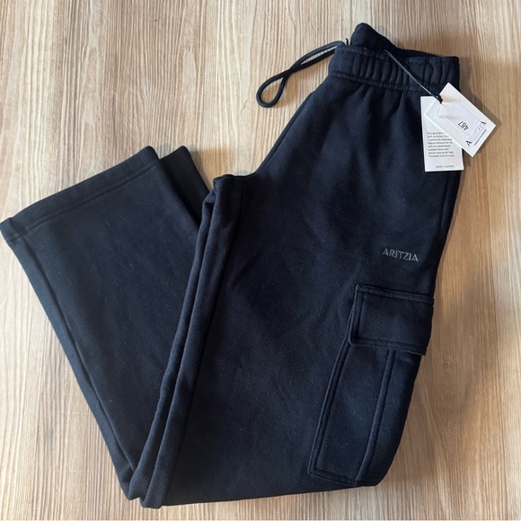 Aritzia Pants - Aritzia Black Mega Cargo Sweatpants-Regular, size 2XS. NWT!